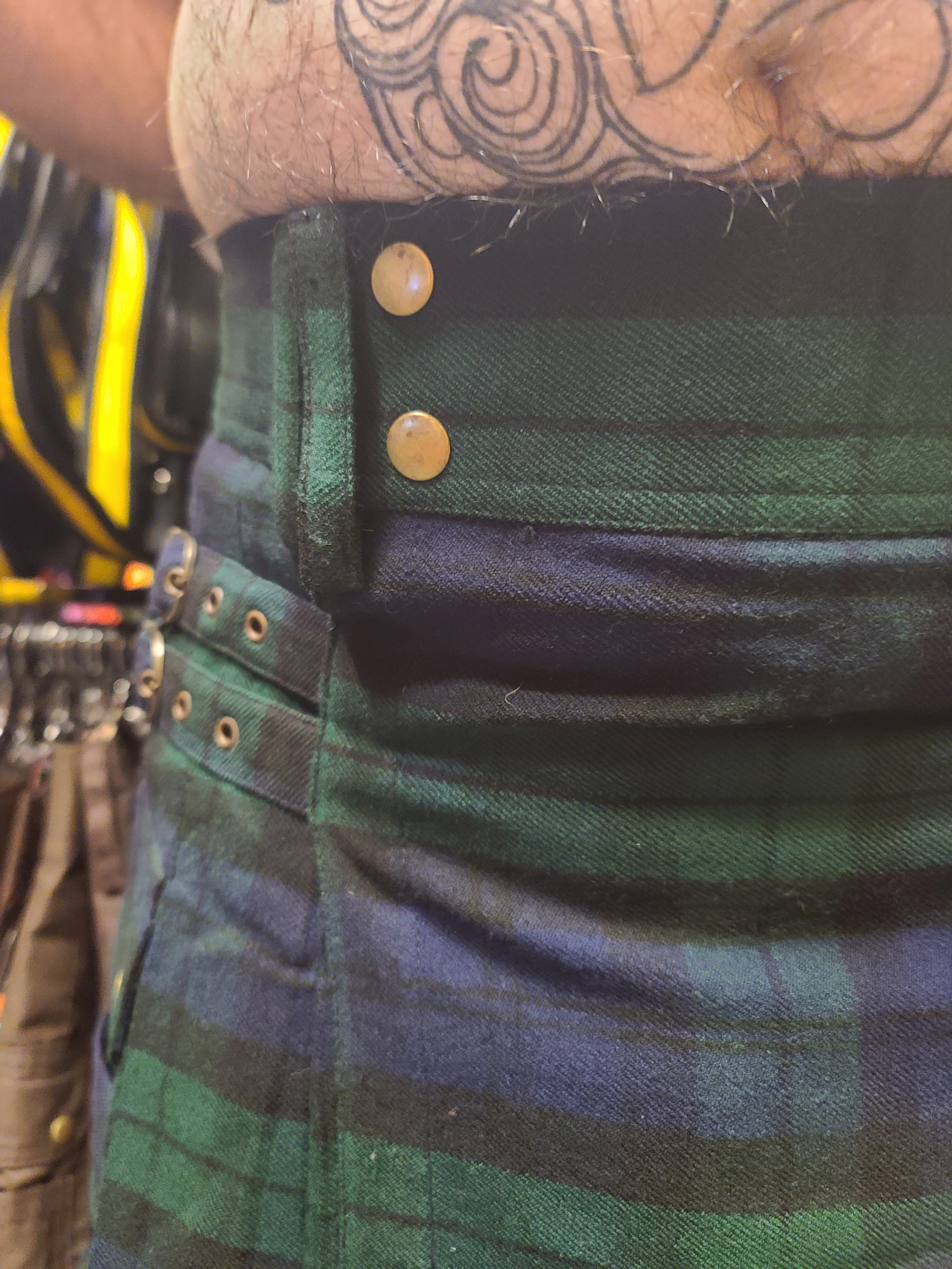 Kilt tartan à carreaux vert chasseur/bleu marine par KiltedBros