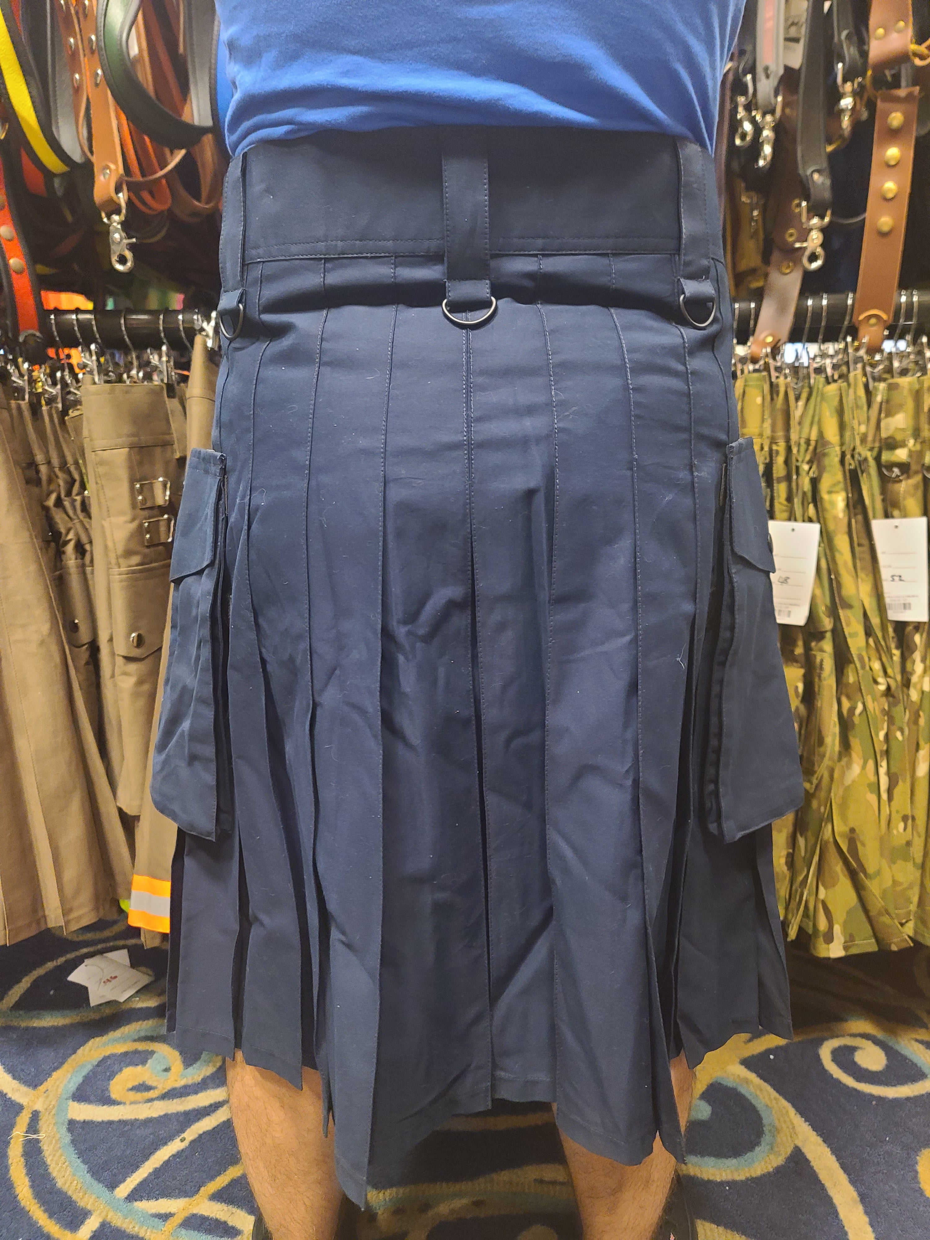 Kilt utilitaire en bleu marine par KiltedBros