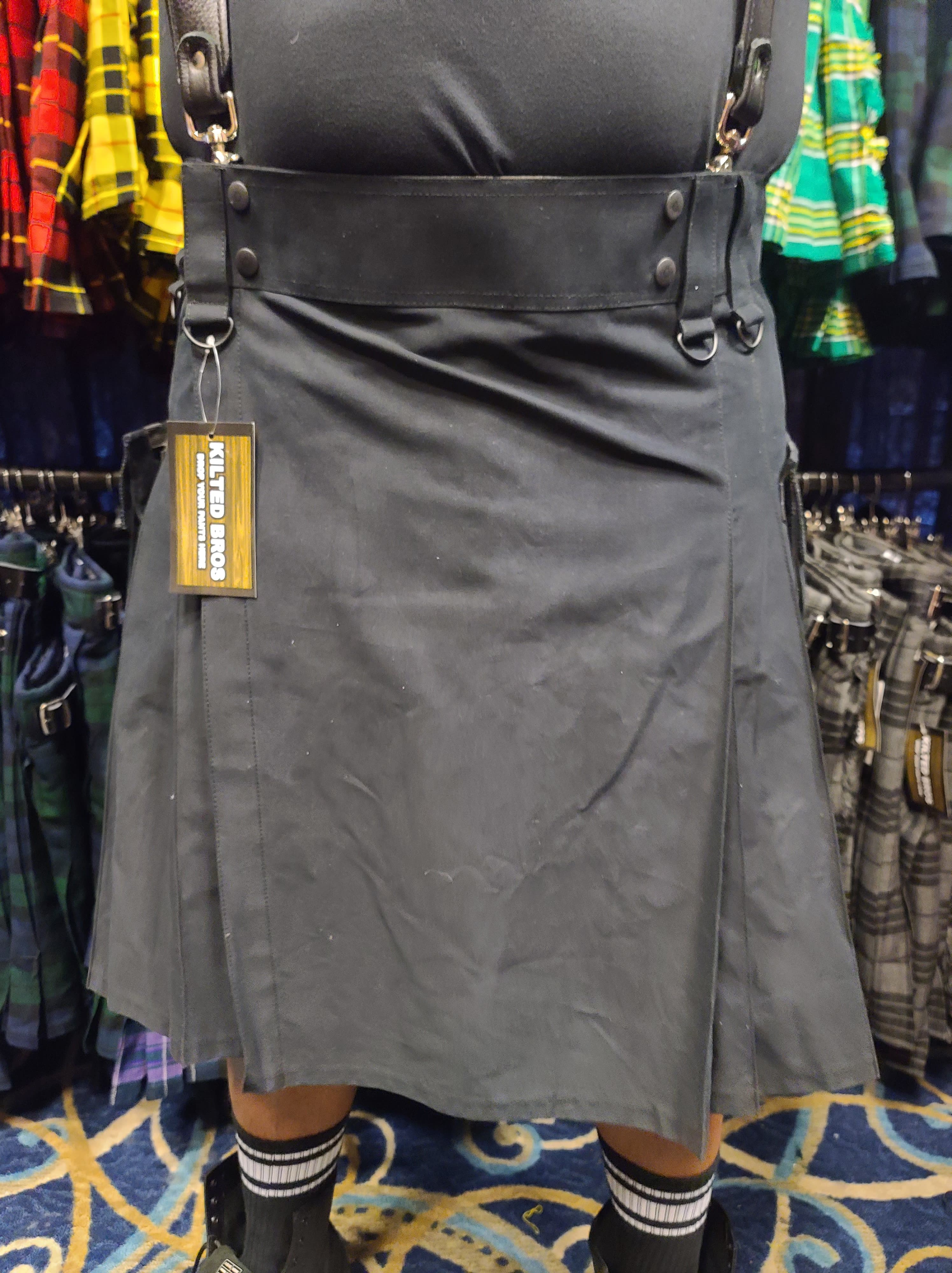 Kilt utilitaire en noir par KiltedBros