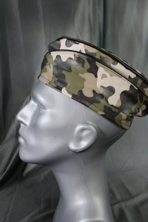 Gorra de guarnición de cuero