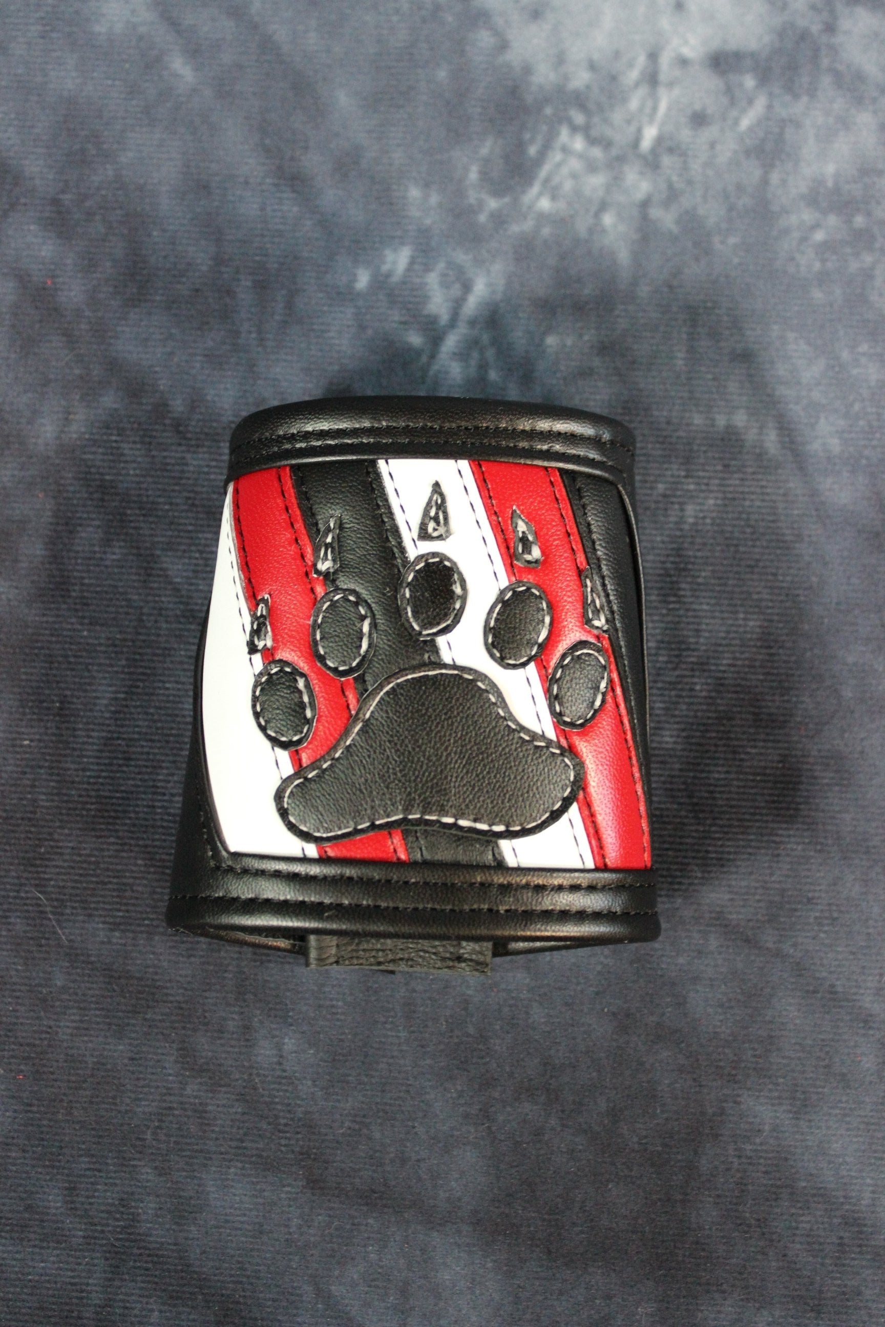 Cartera de muñeca con bandera del orgullo del oso (individual)