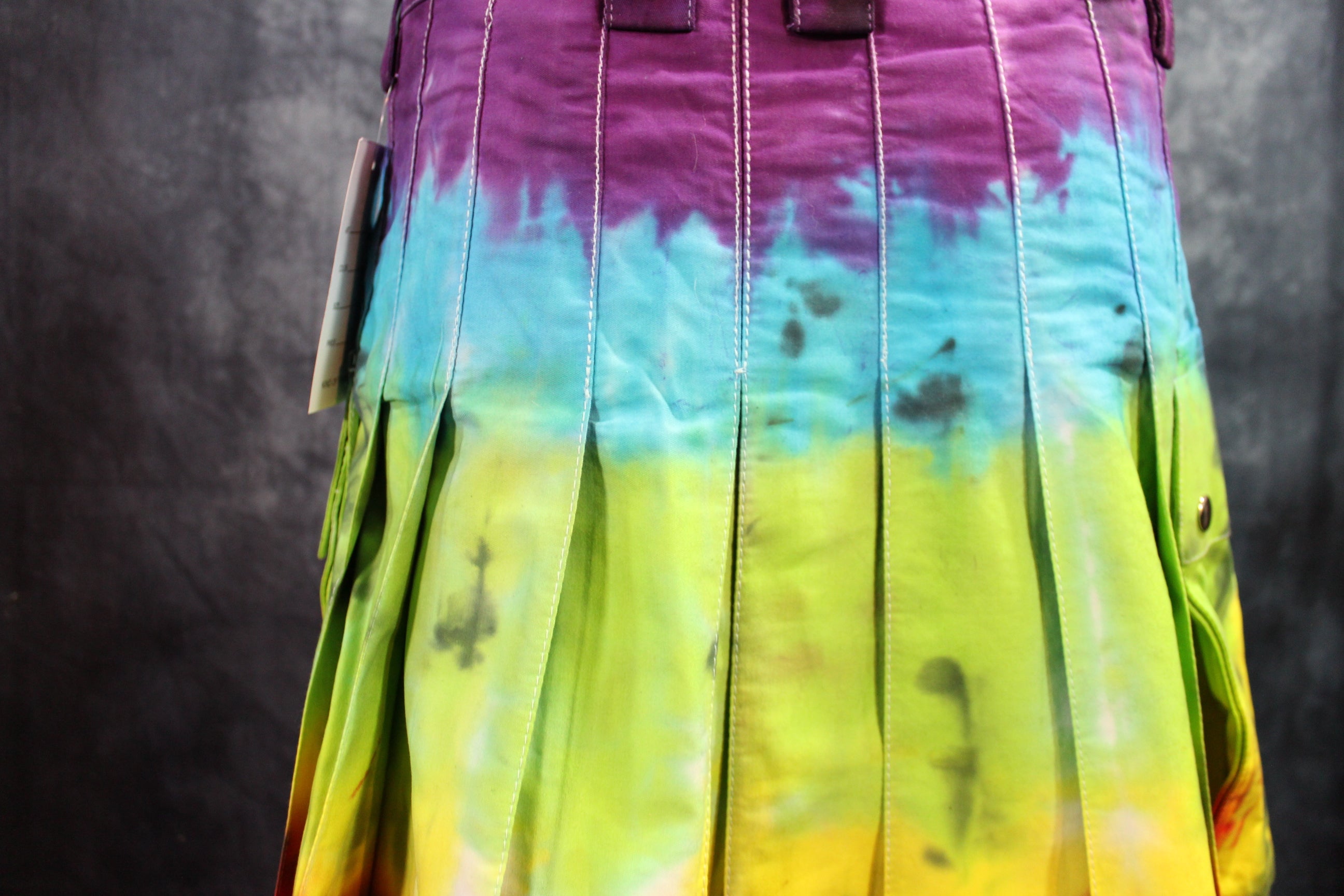 Kilt tie-dye PRIDE par Kilted Bros