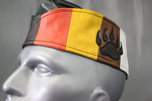 Gorra de guarnición de cuero Bear Pride