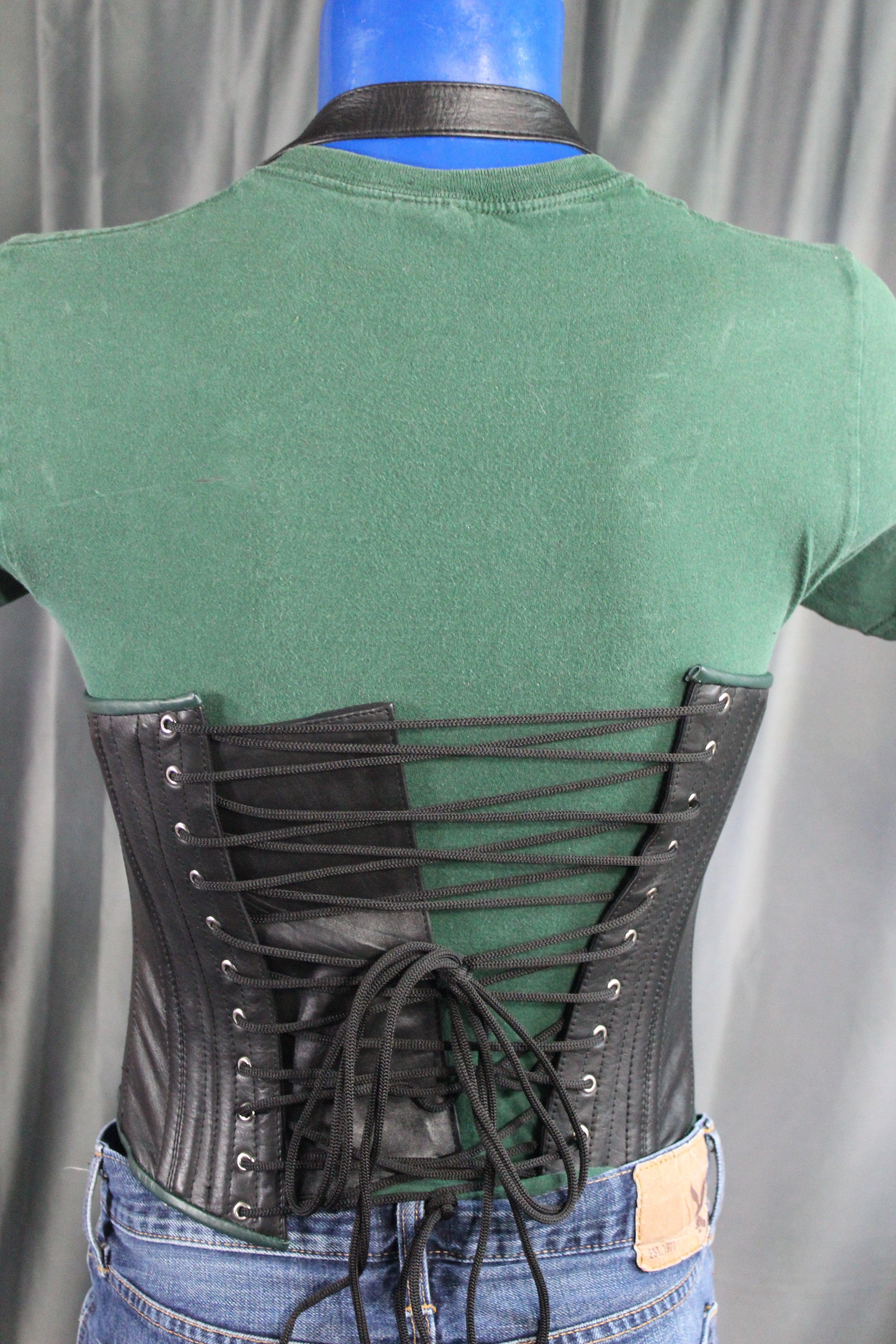 Corsets sous la poitrine loutre et renard