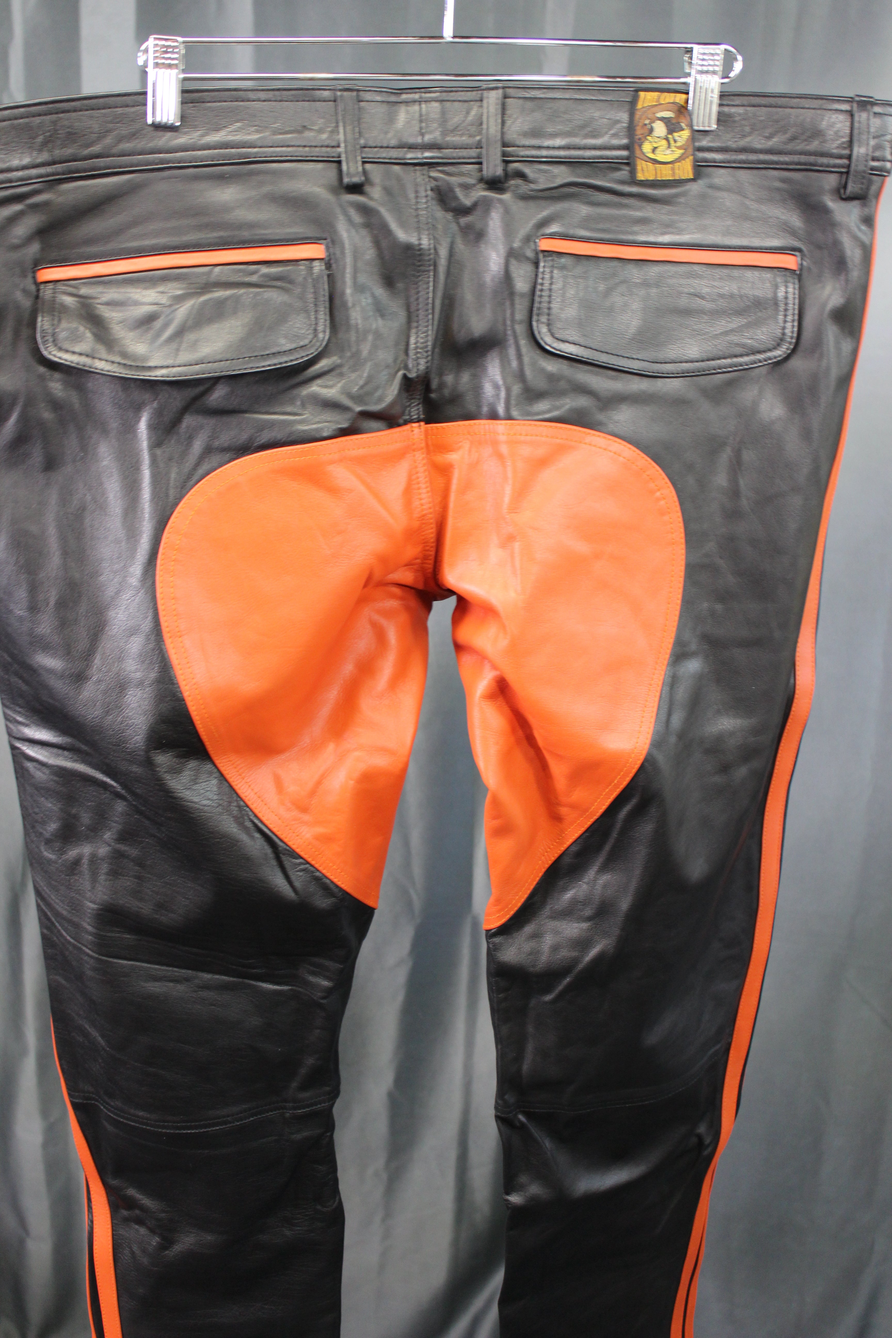 Los bailes formales de cuero de nutria y zorro