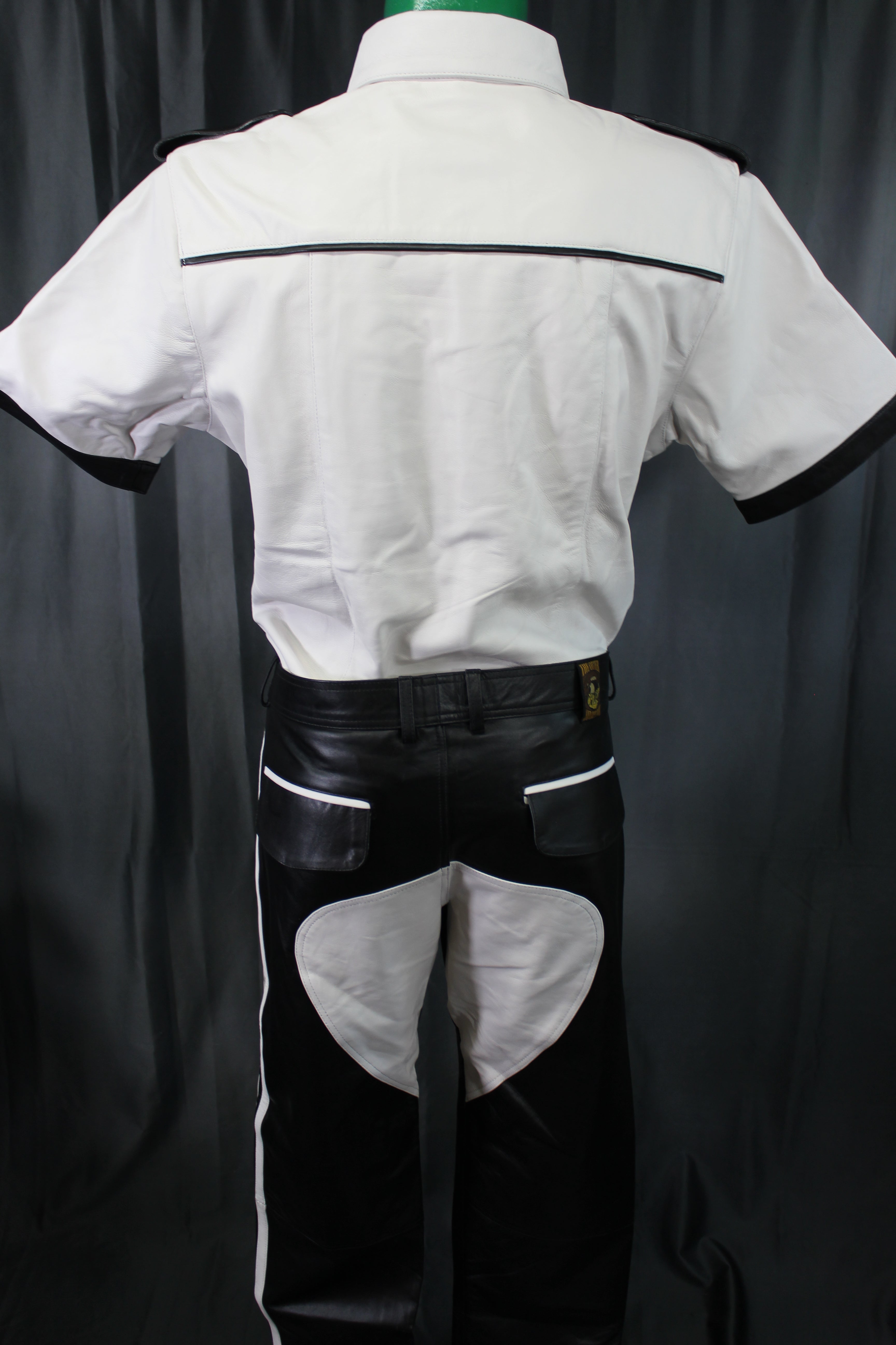 Los bailes formales de cuero de nutria y zorro