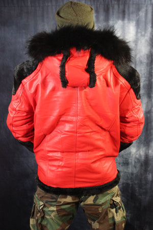 Veste en cuir et fourrure rouge par Otter and The Fox