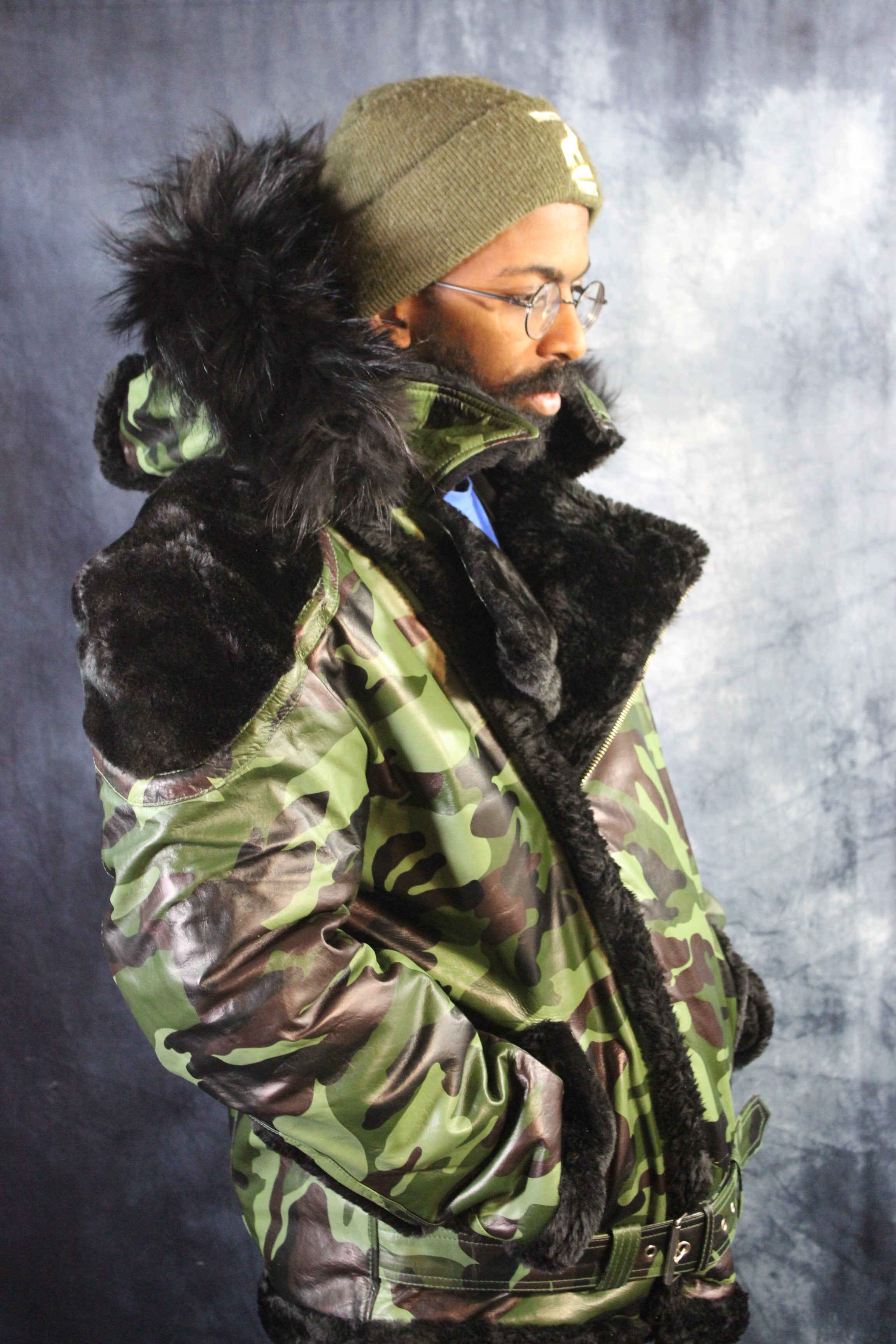 Veste en cuir et fourrure camouflage par Otter and The Fox