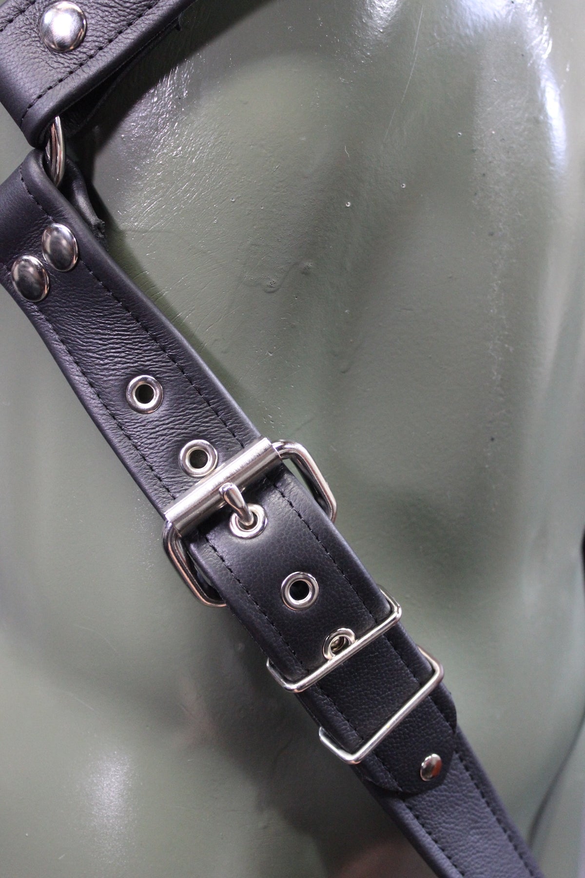 Arpas de cuero con hebillas