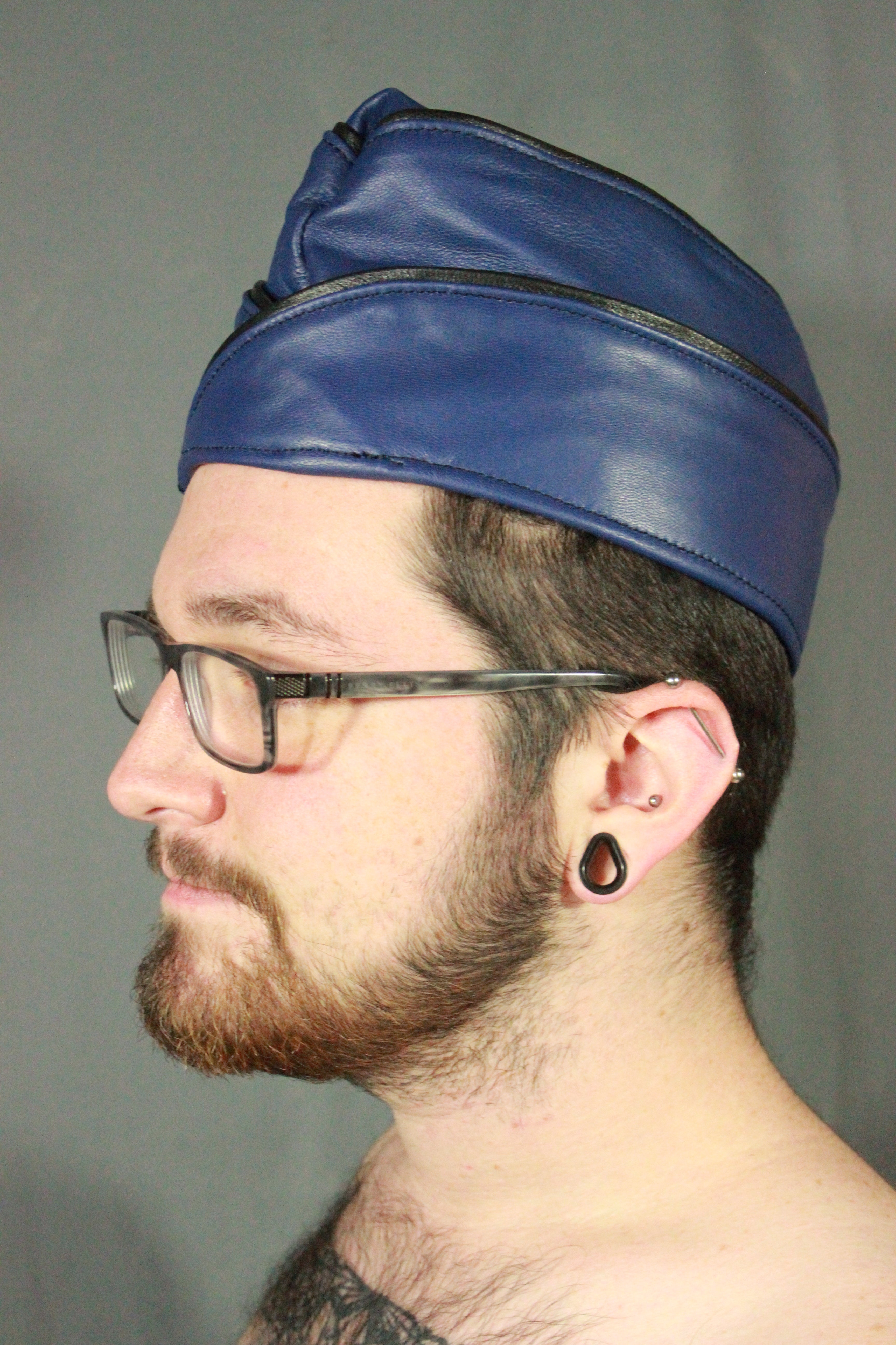 Casquette de garnison en cuir