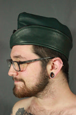 Casquette de garnison en cuir