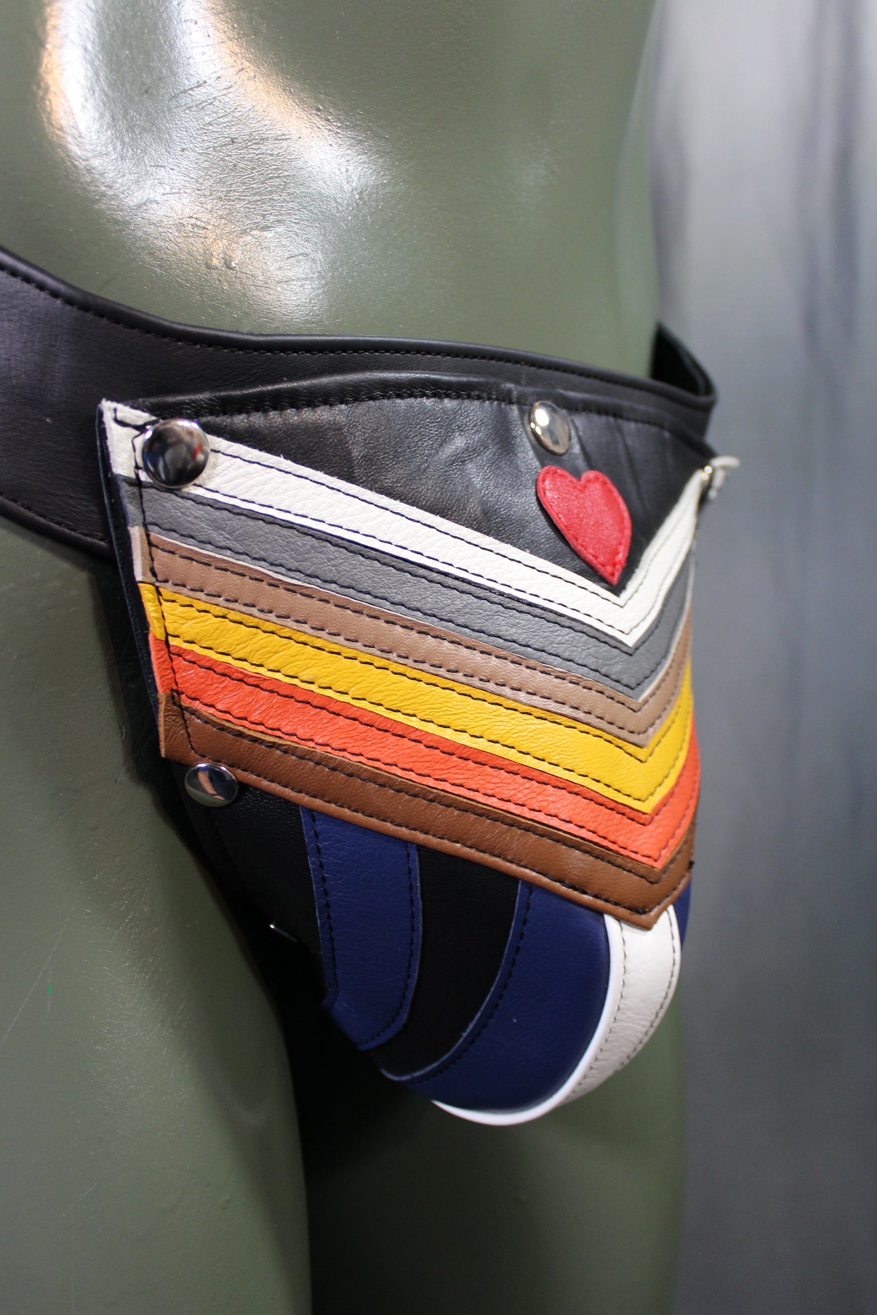 Suspensorio de oso de cuero