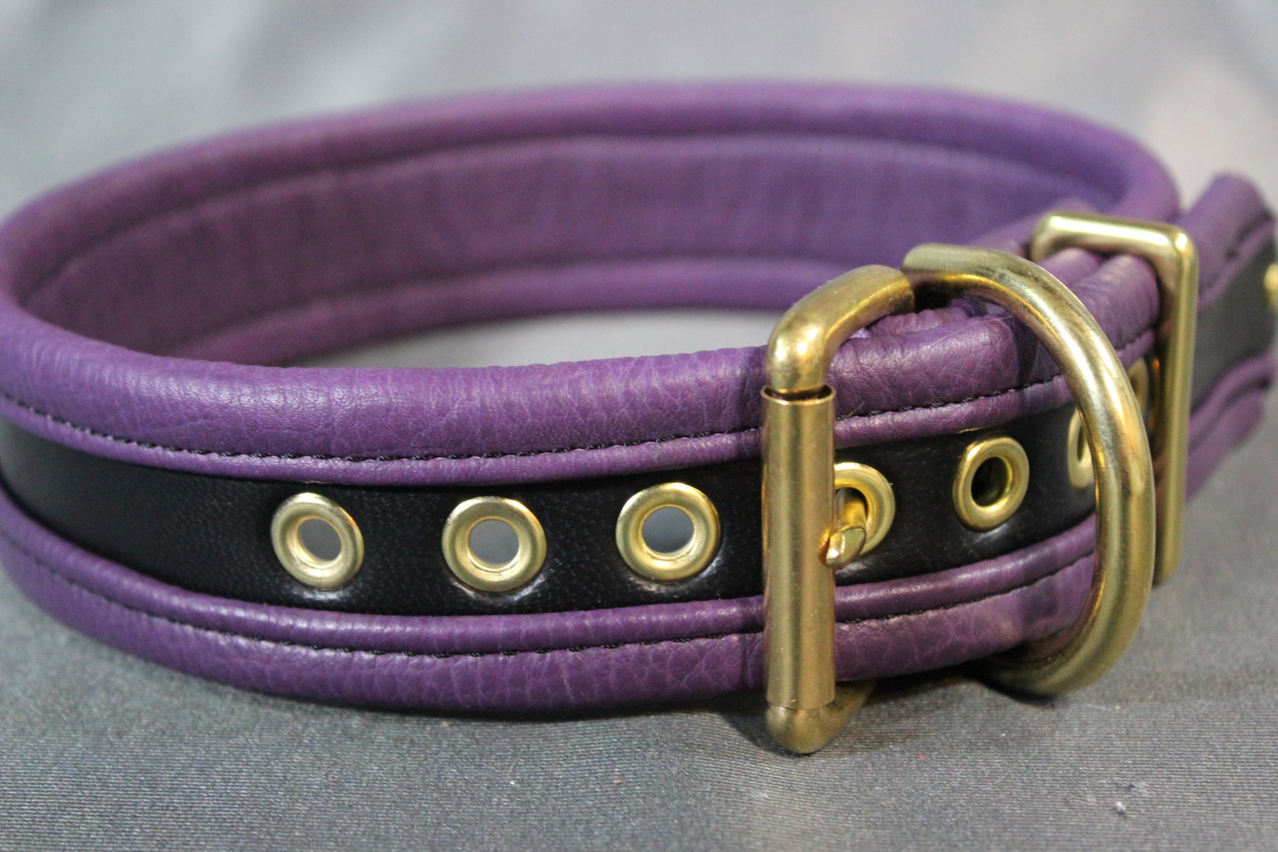 Two-Tone Collar - Recessed Stripe Construction