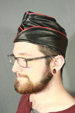 Casquette de garnison en cuir