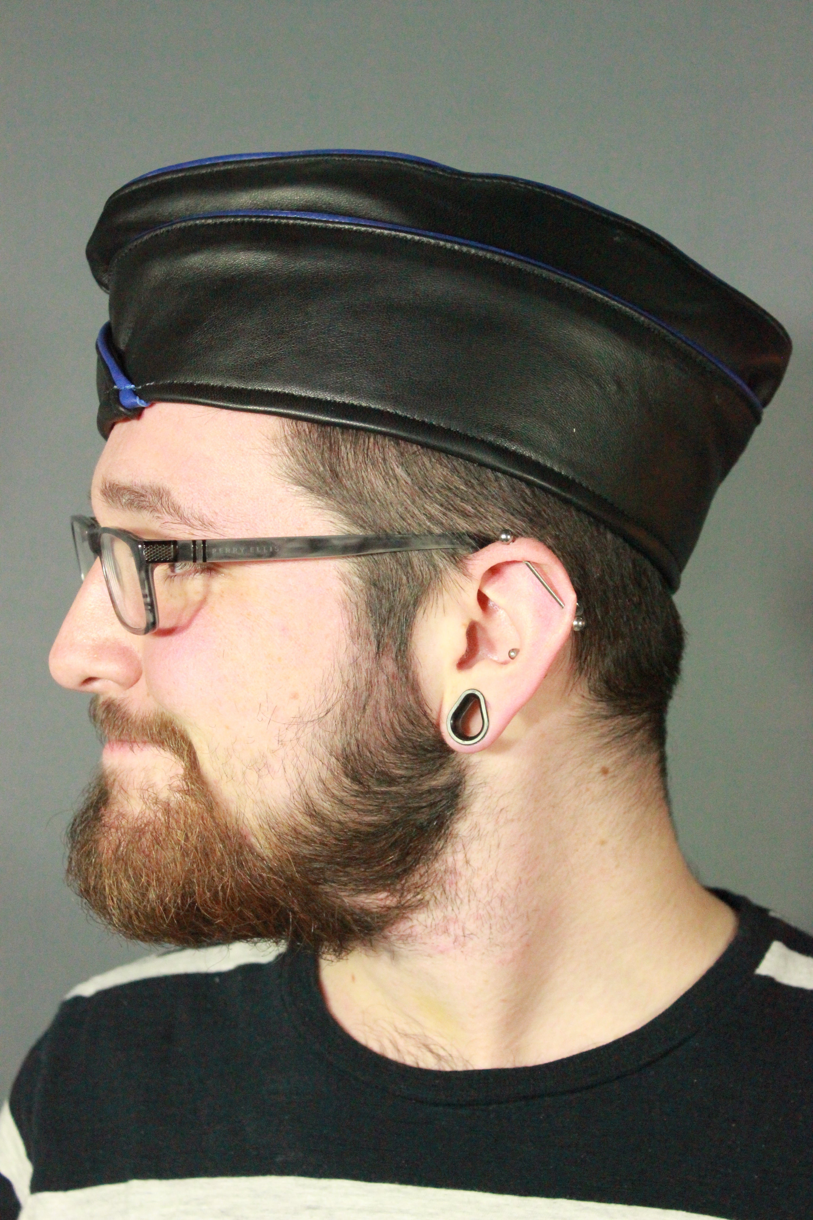 Casquette de garnison en cuir