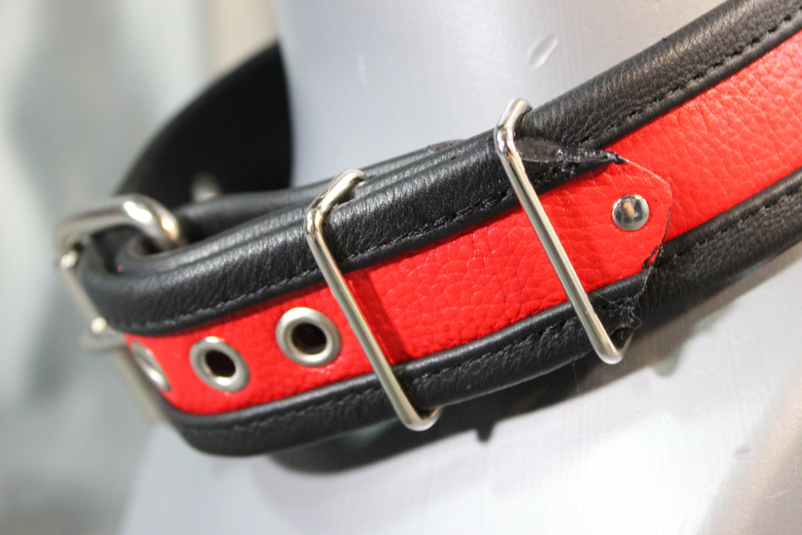 Two-Tone Collar - Recessed Stripe Construction