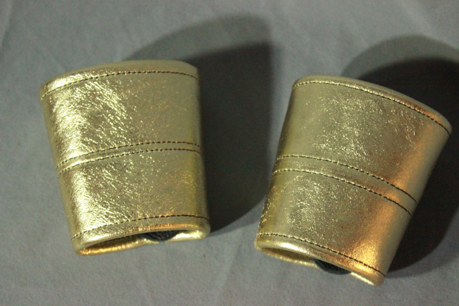 Wonder Cuffs en OR! -UN brassard