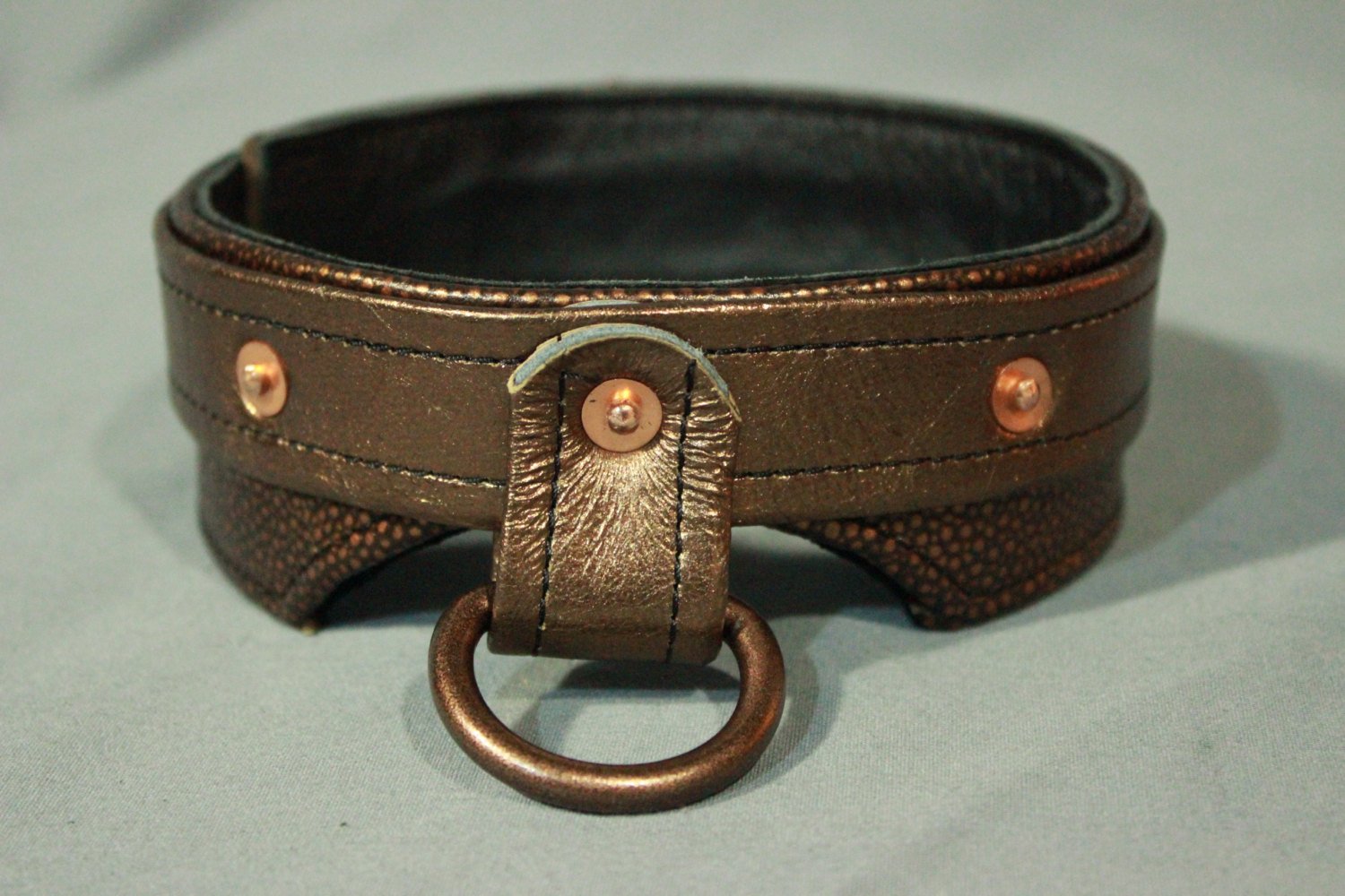 Collar de cachorro de cobre