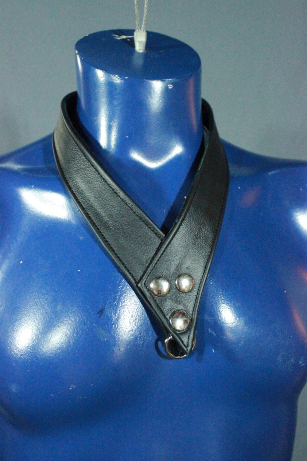 Medallion Holder in Simple Black Leather