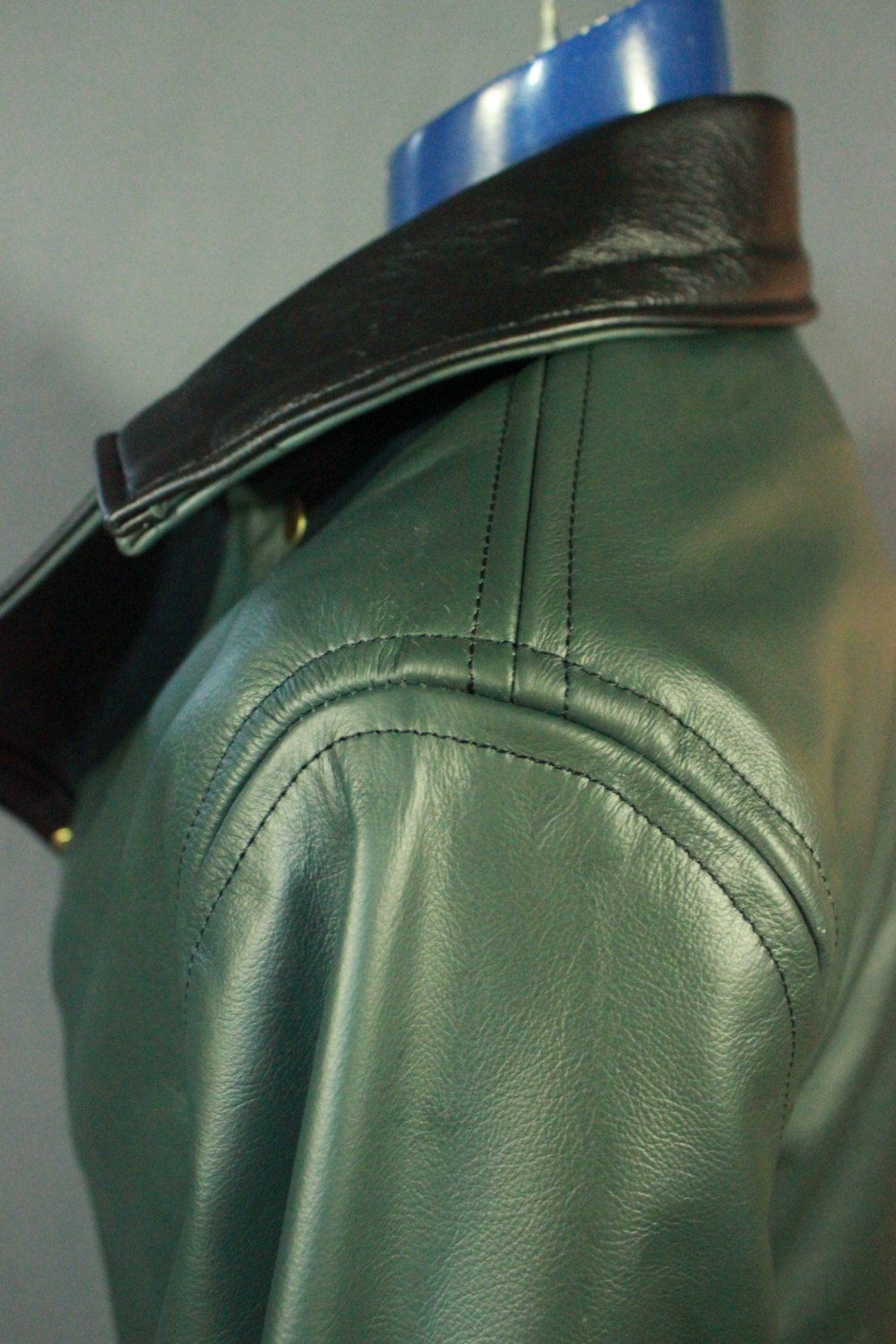 Nuestra chaqueta motera en verde bosque