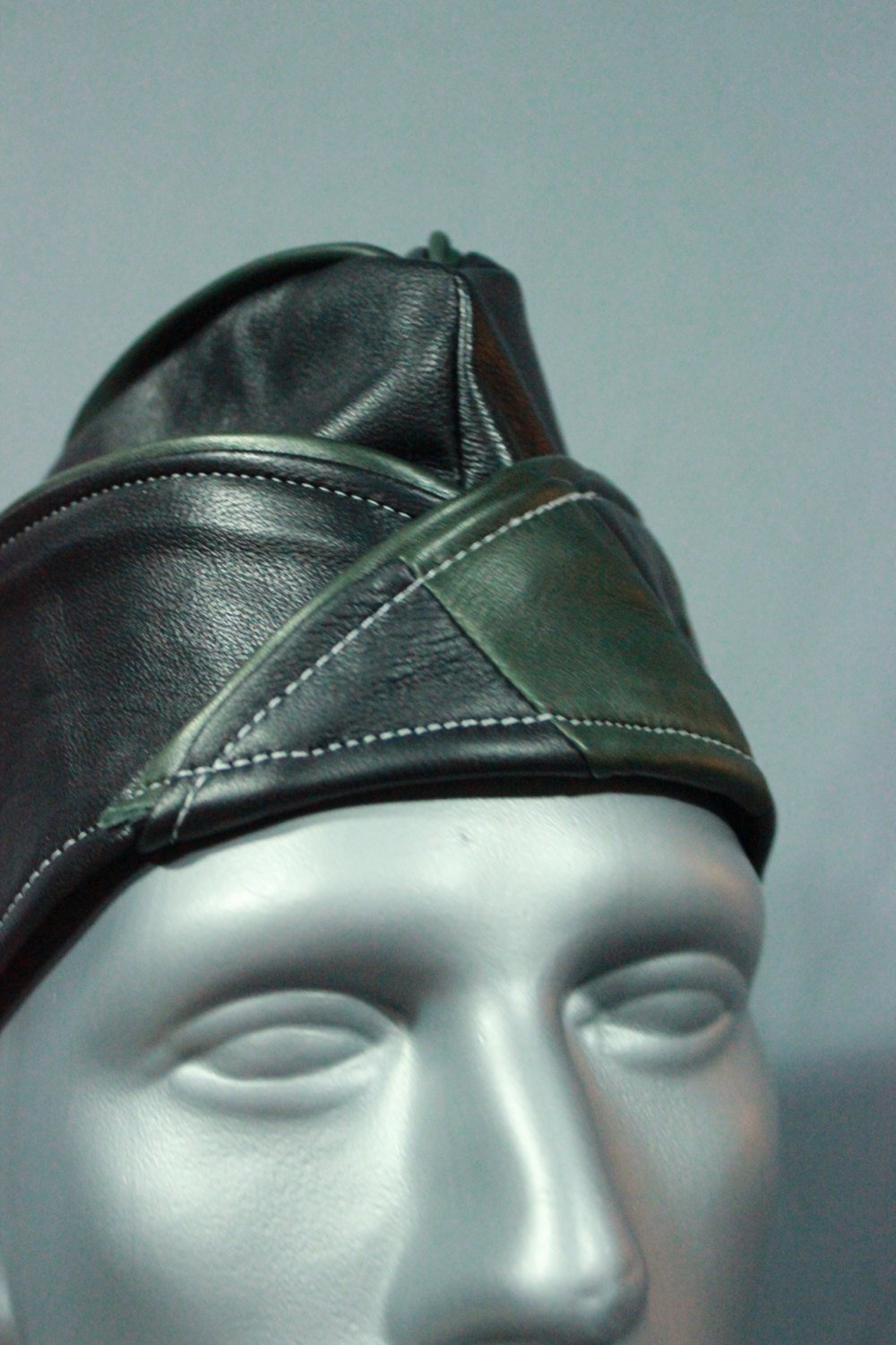 Casquette de garnison en cuir Leather Boy Pride