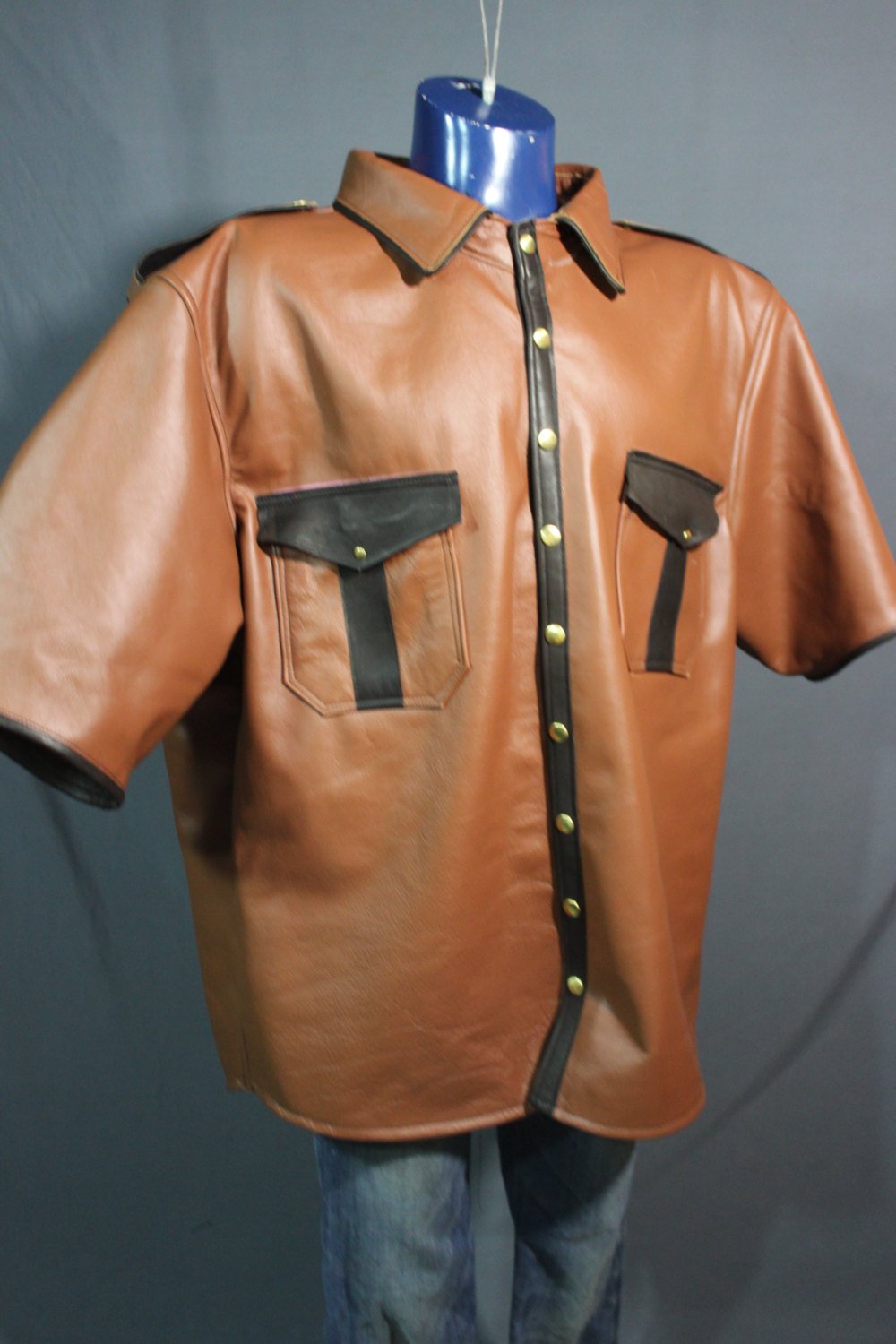 Collection Sir Tom Matt - Chemise habillée en cuir marron Steampunk et laiton