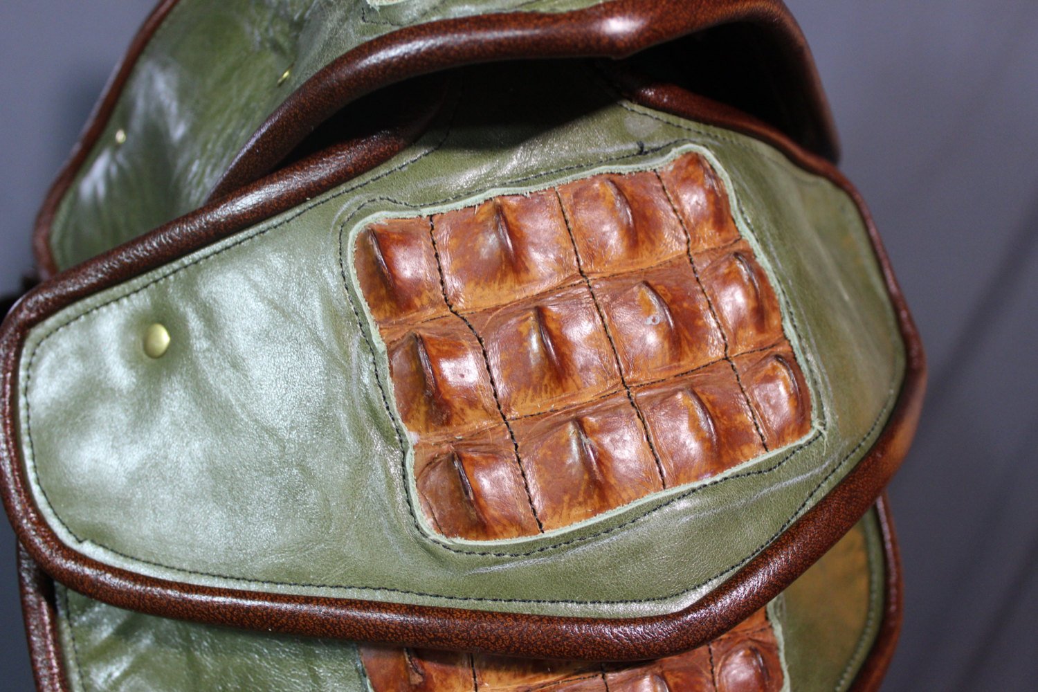 Armure de bras olive et cognac