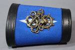 ¡Puño de raya azul con pin personalizado de Curiosidades victorianas!