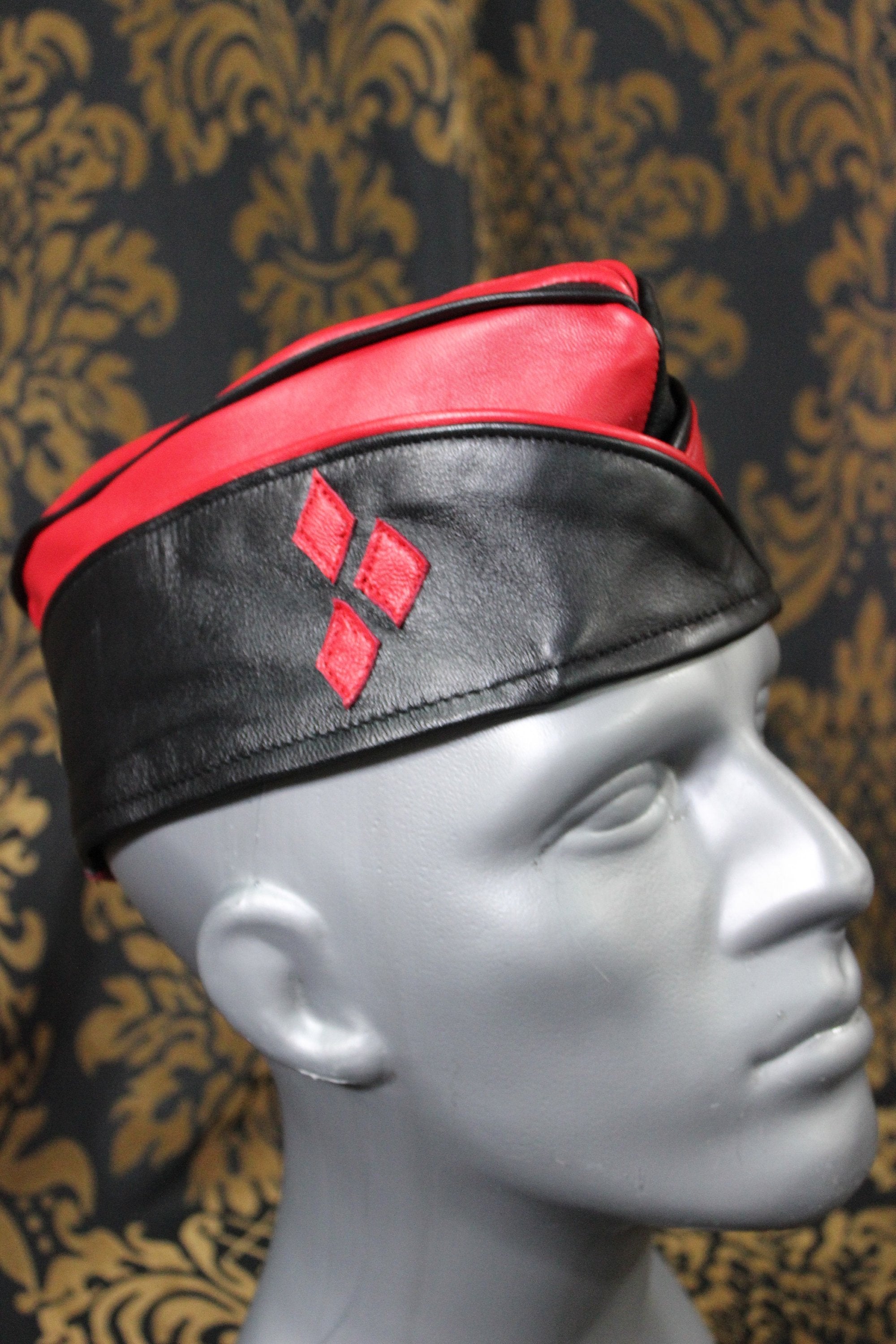 Casquette de garnison en cuir de style arlequin