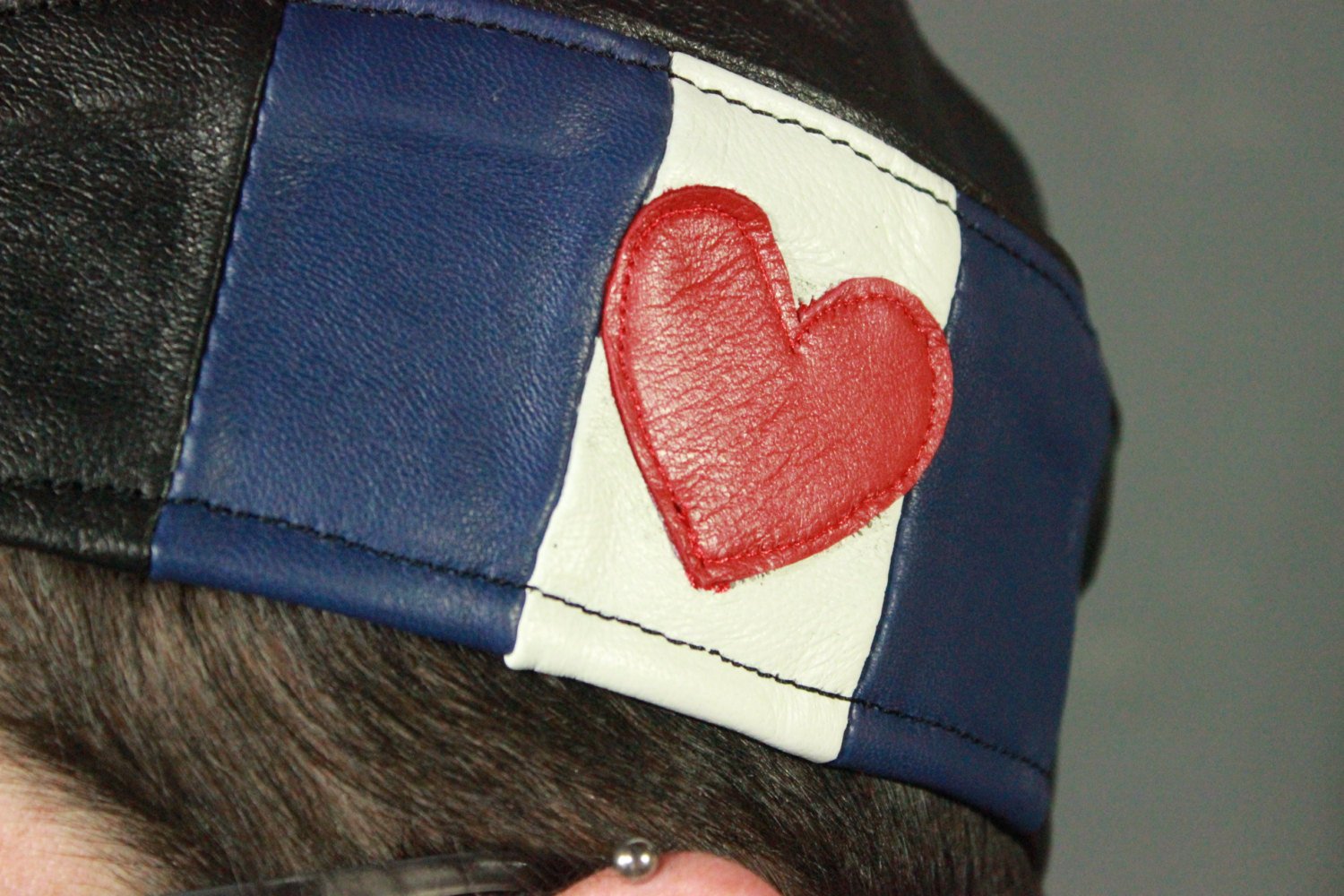 Gorra de guarnición de cuero Leather Pride