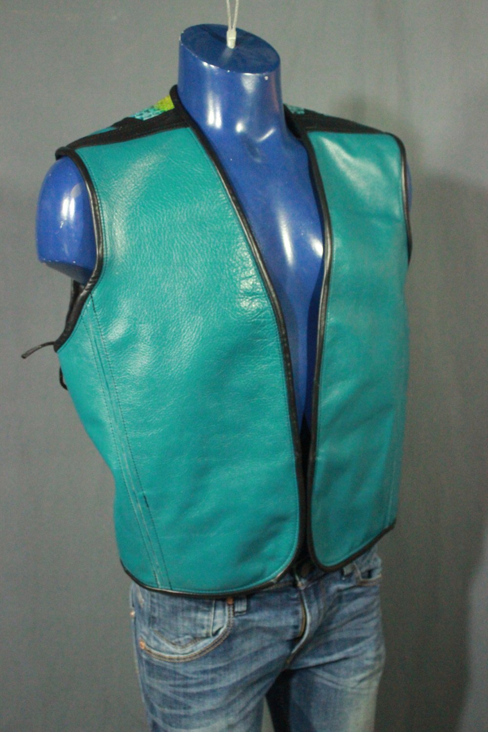 INCROYABLE gilet en cuir turquoise et python arc-en-ciel