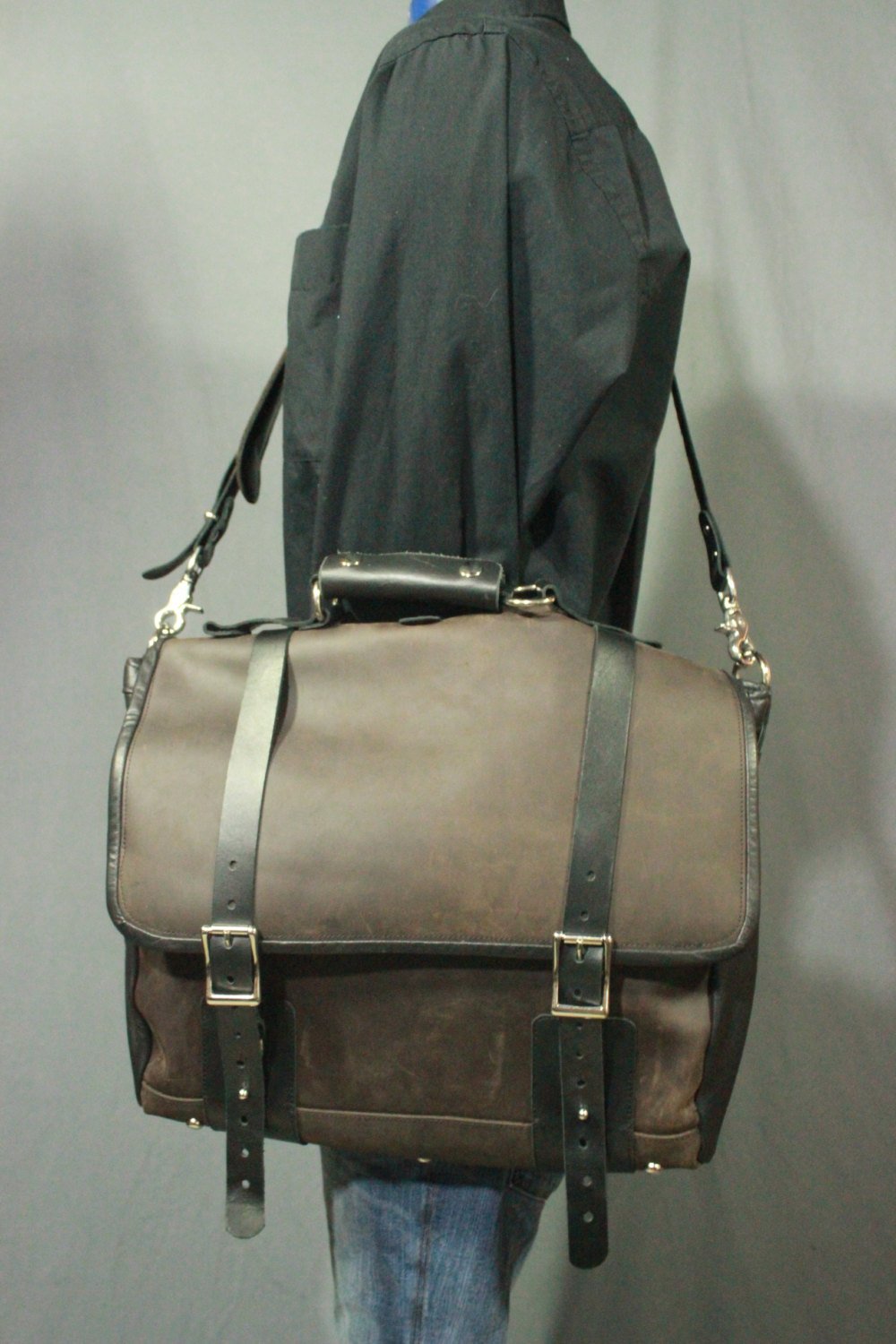 Our Finest Messenger bag! Stone OIL Tanned Leather Hand Made to Last a Lifetime! Luscious Chocolate!